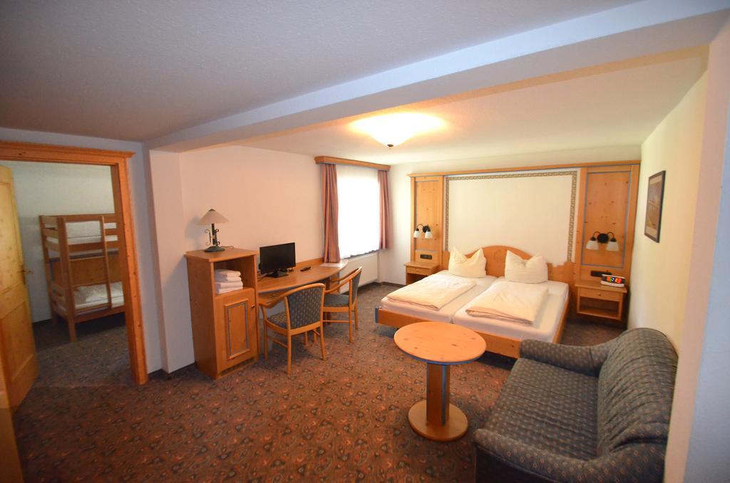 Alpenhotel Widderstein Mittelberg Room photo